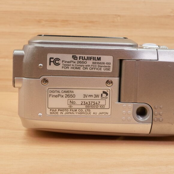 Fujifilm FinePix 2650 Digital Camera / 2 MP / 3X Optical Zoom / Silver / Japan - Picture 7 of 7